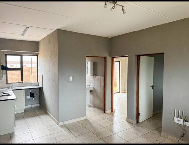 2 BEDROOM APARTMENT FOR SALE IN PROTEA GLEN